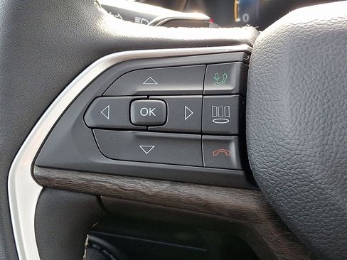 Certified 2025 Jeep Grand Cherokee Limited image 24