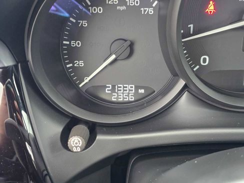 Used 2022 Porsche Macan image 25