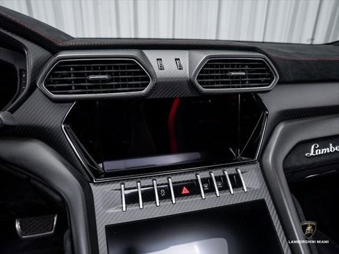 Used 2023 Lamborghini Urus Performante AWD/4WD image 38