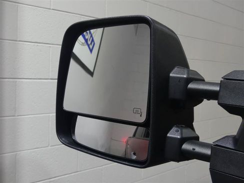 Used 2017 Nissan Titan SV AWD/4WD image 13