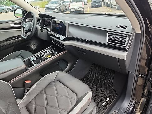 Used 2024 Volkswagen Atlas Peak Edition SEL AWD/4WD image 52