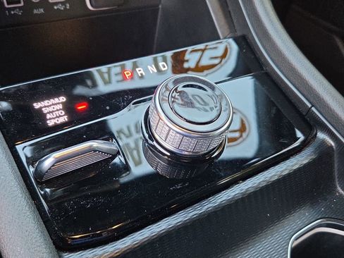 Used 2025 Jeep Grand Cherokee Limited image 21