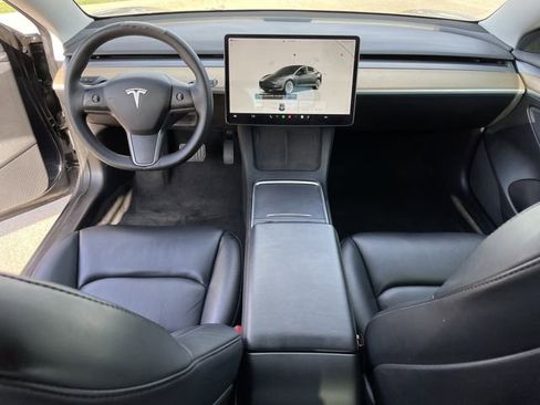Used 2022 Tesla Model 3 Standard Range image 9
