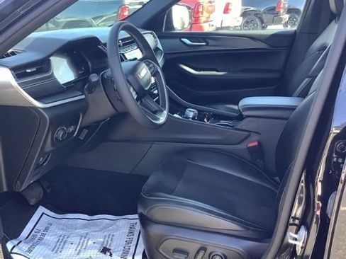 Used 2023 Jeep Grand Cherokee Altitude AWD/4WD image 20