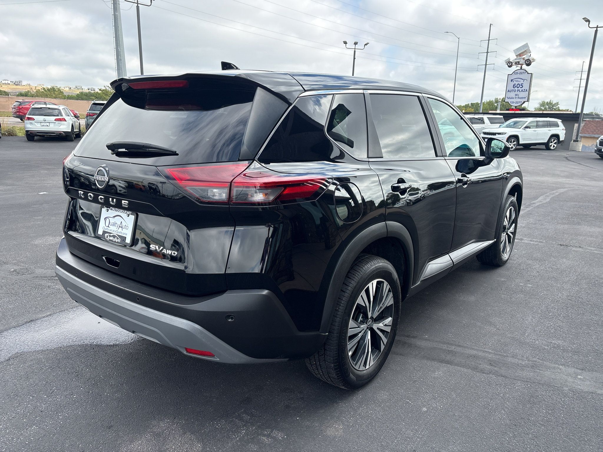 Used 2023 Nissan Rogue SV AWD/4WD image 6