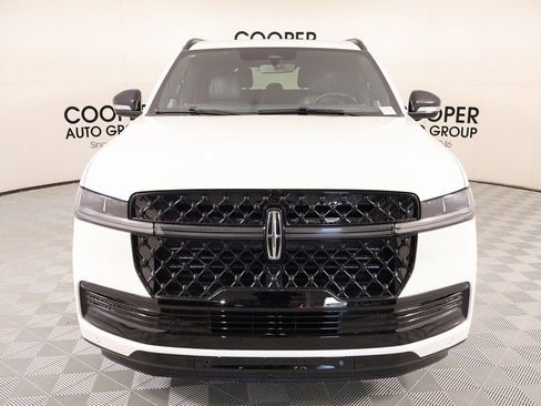 New 2026 Lincoln Navigator Reserve w/ Jet Appearance Package AWD/4WD image 9