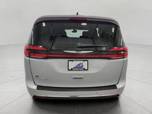 Used 2024 Chrysler Pacifica Touring-L image 26