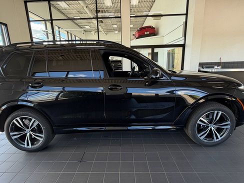 New 2026 BMW X7 xDrive40i w/ M Sport Package AWD/4WD image 2