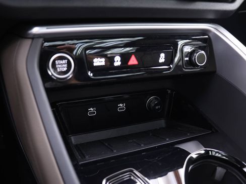 Certified 2025 Audi Q5 2.0T Premium w/ Convenience Package image 9