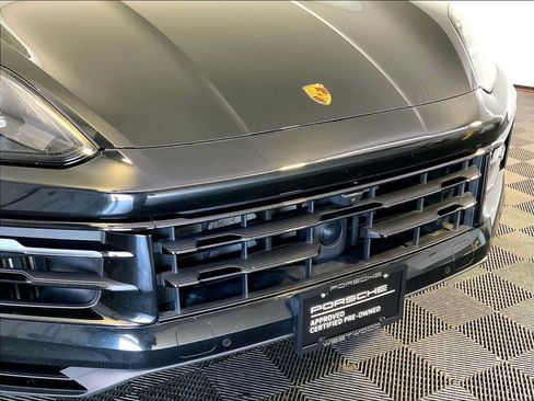 Certified 2024 Porsche Cayenne AWD/4WD image 34