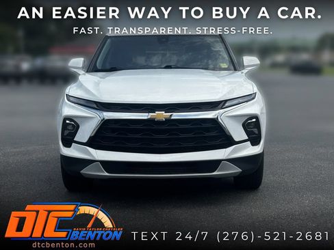 Used 2023 Chevrolet Blazer LT FWD image 2