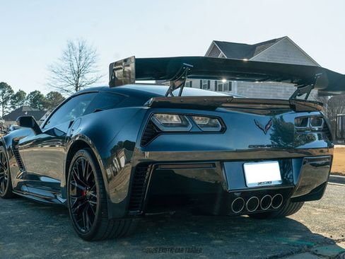 Used 2019 Chevrolet Corvette Z06 RWD image 6
