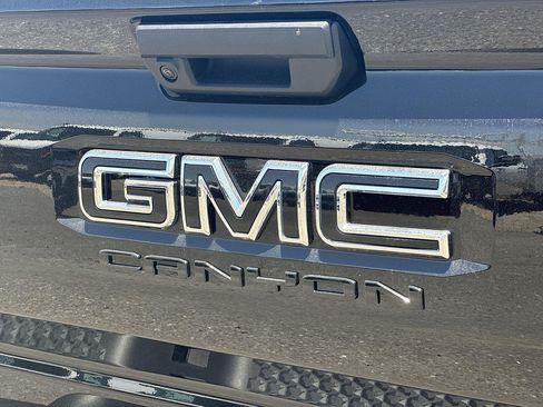 New 2026 GMC Canyon Elevation w/ LPO, Black Badging Package RWD image 26