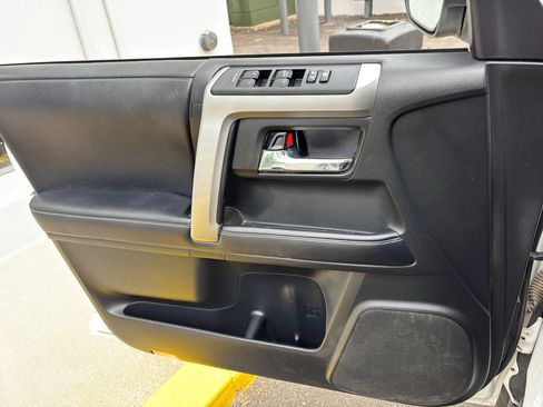 Used 2018 Toyota 4Runner SR5 RWD image 7