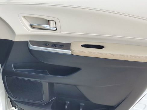 Used 2024 Toyota Sienna Limited image 44