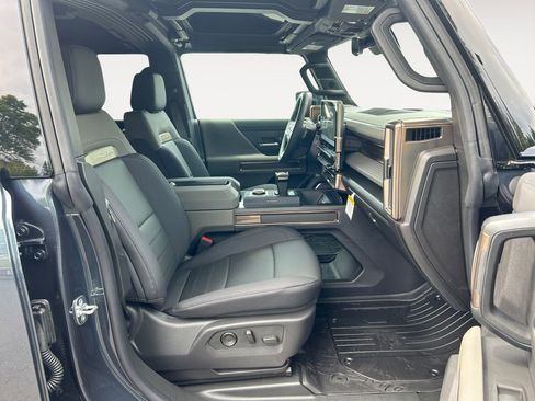 New 2025 GMC Hummer EV 2X w/ LPO, Dark Essentials Package image 10