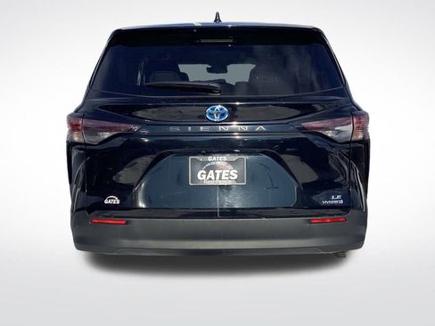 Used 2024 Toyota Sienna LE image 8