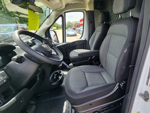 Used 2025 RAM ProMaster 2500 w/ U-Haul Equipment Group FWD image 39