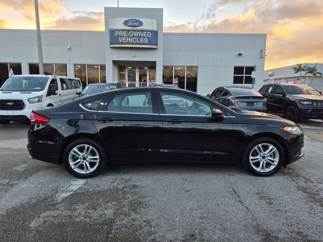 Used 2018 Ford Fusion SE w/ Fusion SE Technology Package FWD image 4