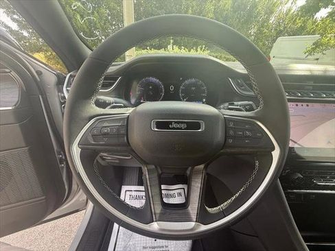Certified 2025 Jeep Grand Cherokee Limited w/ Black Appearance Package RWD image 23