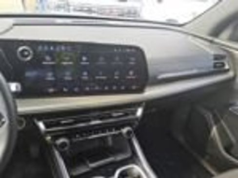 Used 2026 Chevrolet Traverse LT FWD image 9