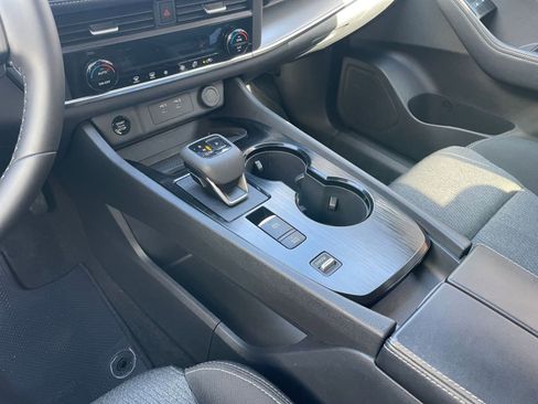 Used 2025 Nissan Rogue SV image 43