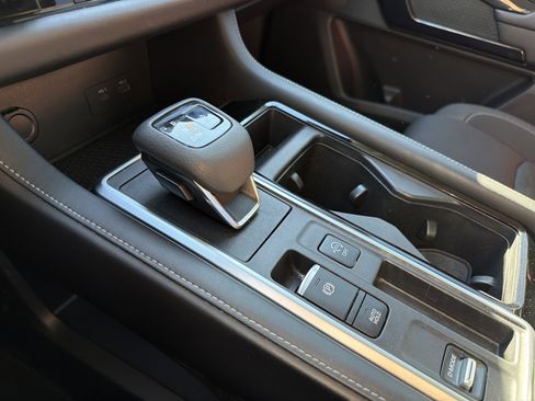 Used 2022 Nissan Pathfinder SV image 26