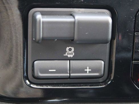 Certified 2024 Chevrolet Silverado 1500 High Country w/ Technology Package image 25