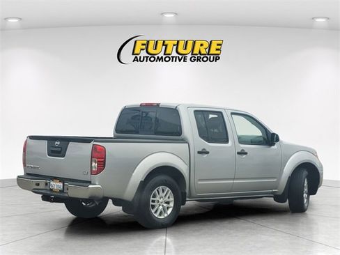 Used 2017 Nissan Frontier SV image 4