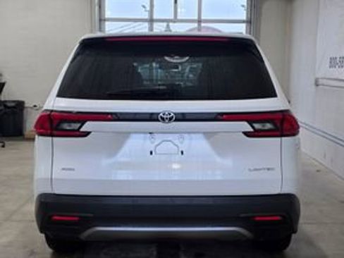 Used 2024 Toyota Grand Highlander Limited image 4