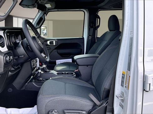 New 2025 Jeep Gladiator Sport AWD/4WD image 22