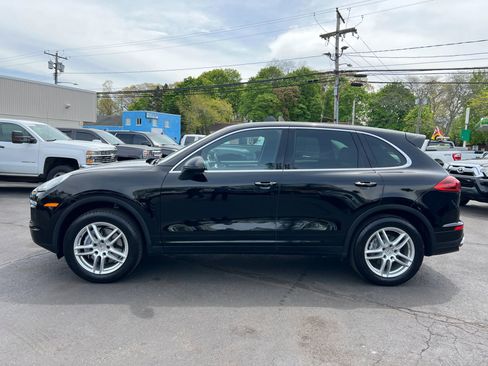 Used 2016 Porsche Cayenne AWD/4WD image 3