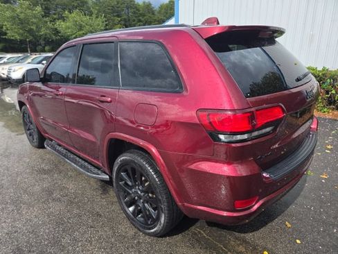 Used 2018 Jeep Grand Cherokee Altitude AWD/4WD image 7