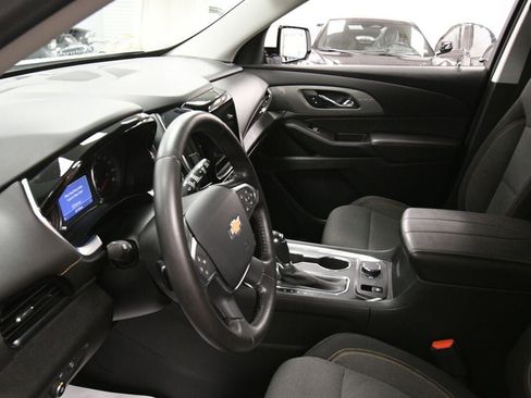 Used 2020 Chevrolet Traverse LT image 18