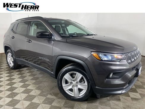 Used 2022 Jeep Compass Latitude w/ Convenience Group AWD/4WD image 1
