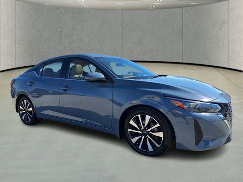 Used 2024 Nissan Sentra SV w/ SV Premium Package image 3