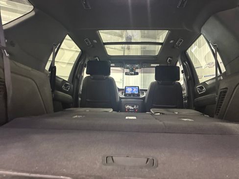 Used 2021 GMC Yukon SLT w/ SLT Premium Package AWD/4WD image 42