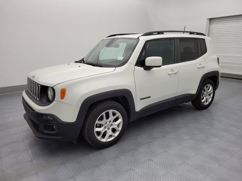 Used 2018 Jeep Renegade Latitude w/ Popular Equipment Group FWD image 2