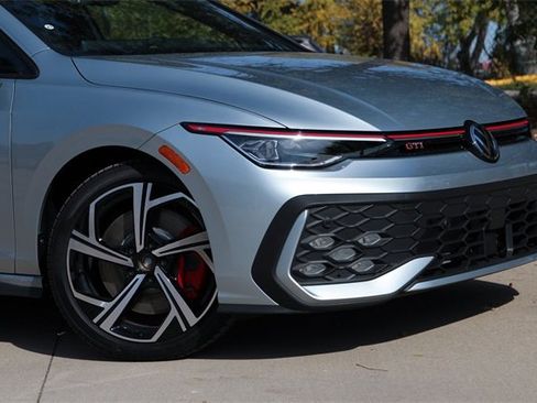 New 2026 Volkswagen GTI SE image 2