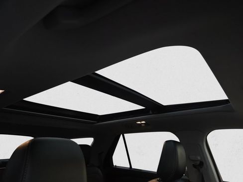 Used 2020 Ford Explorer XLT w/ Equipment Group 202A image 17