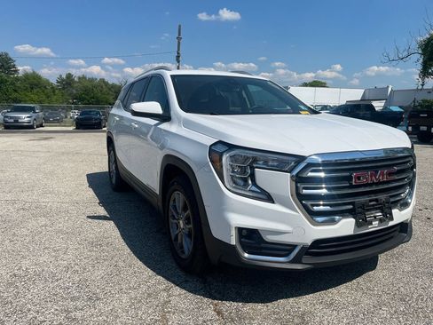 Used 2024 GMC Terrain SLT FWD image 4