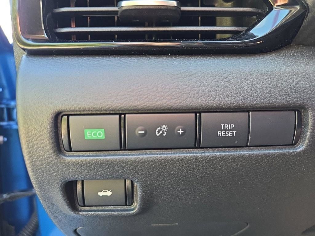 Used 2025 Nissan Sentra SV FWD image 17