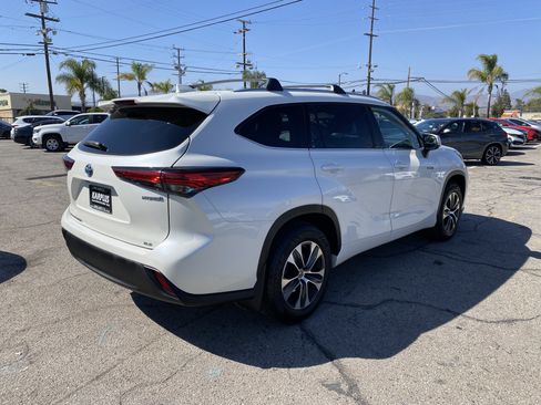 Used 2021 Toyota Highlander XLE FWD image 8