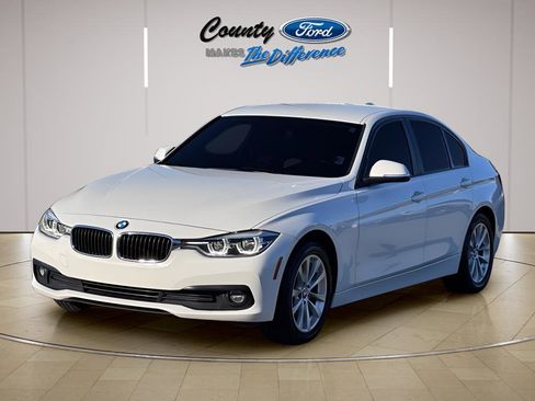 Used 2018 BMW 320i Sedan RWD image 2