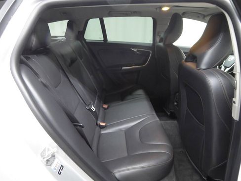 Used 2015 Volvo V60 T5 Cross Country w/ Convenience Package image 31