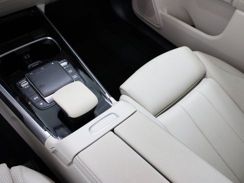 Used 2022 Mercedes-Benz GLB 250 image 17