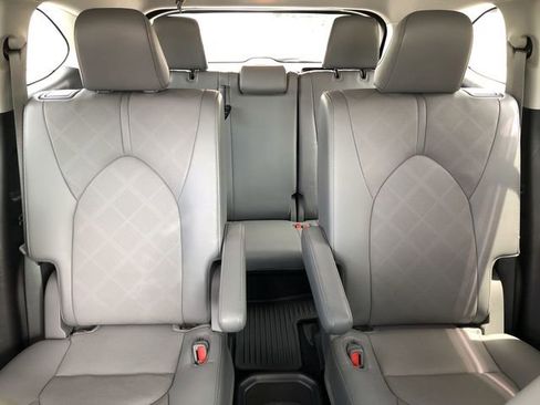 Used 2022 Toyota Highlander Platinum AWD/4WD image 32