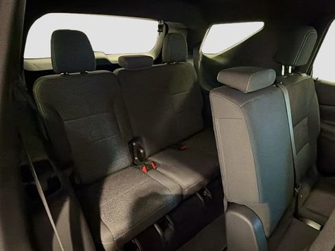 Certified 2025 Chevrolet Traverse LT image 24