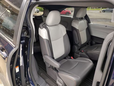 Used 2021 Toyota Sienna XSE AWD/4WD image 12