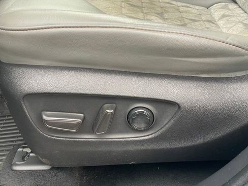 Used 2022 Toyota Highlander Bronze Edition image 15